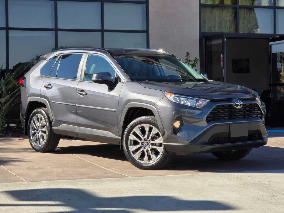 Toyota RAV4      2021