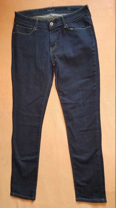 Levis 31 Demi Curve W31  L32