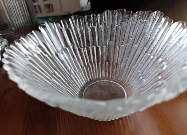 Taça de vidro com relevo