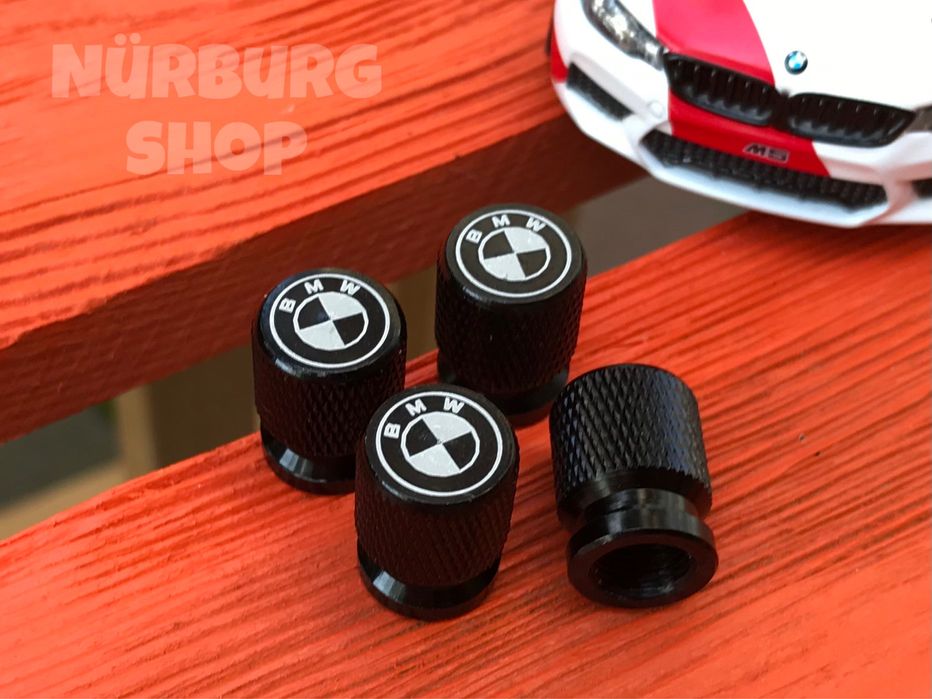 Черно - белые колпачки на ниппеля BMW БМВ черные металлические