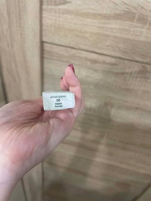 pomadka Clinique Almost Lipstick w odcieniu Black Honey