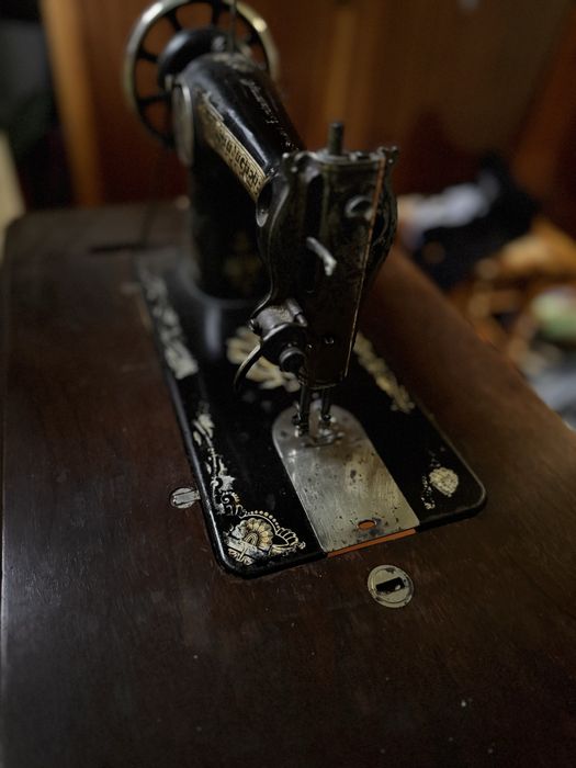 Швейна машина Singer