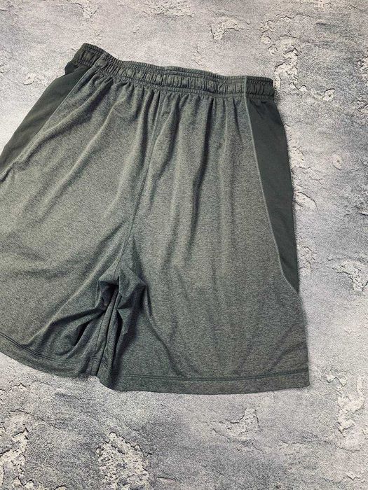 Шорти Under Armour. Розмір M