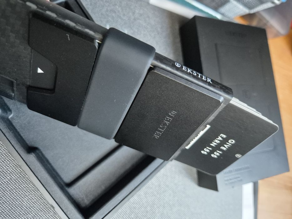 Ekster Cardholder Pro - Carbon Fiber