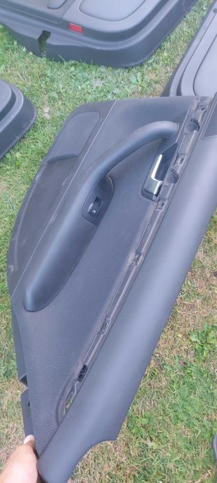 Audi a4b7 kombi boczki drzwi Alkantara 4 el szyby