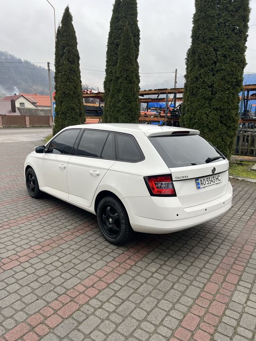 Шкода фабія 2015 рік