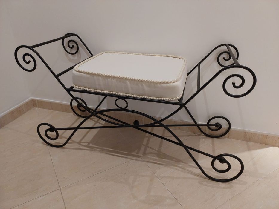 Banco em ferro com almofada