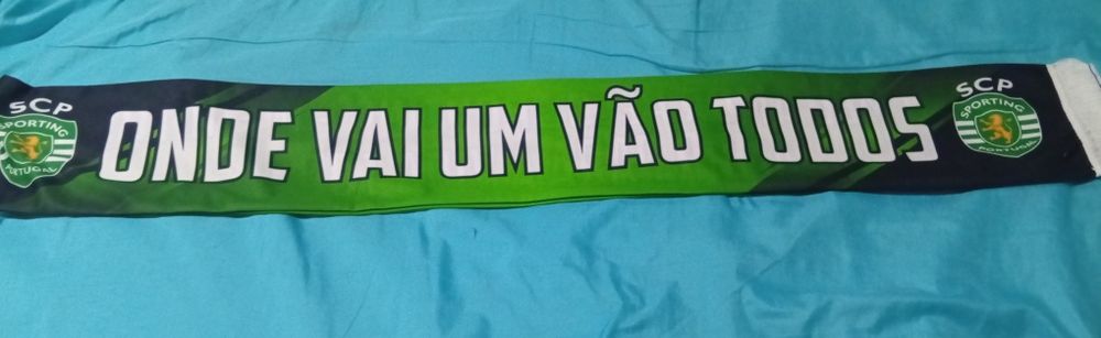 Camisolas , canecas , almofadas e copos do Sporting