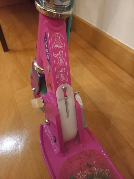 Trotinete rosa com travão mais caixa e manual