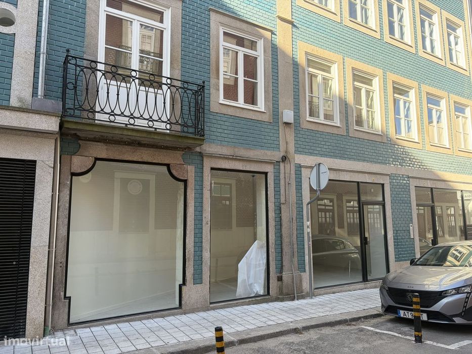 Loja em Edifício Histórico Renovado no Centro do Porto