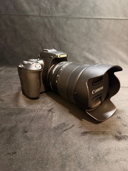 Canon EOS 250D + Canon EF-S 18-135mm Nano USM + Bolsa + Caixa + Extras