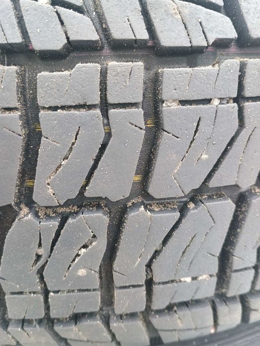 Продам  резини (шин) до авто  R 13 всесизонка.