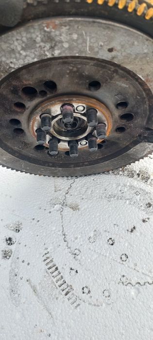 Демпферний маховик сцеплення C0704075 двухмасовий маховик bmw e87 2.0