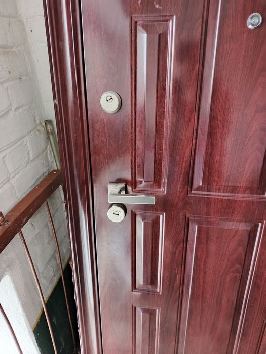Продам вхідні двері