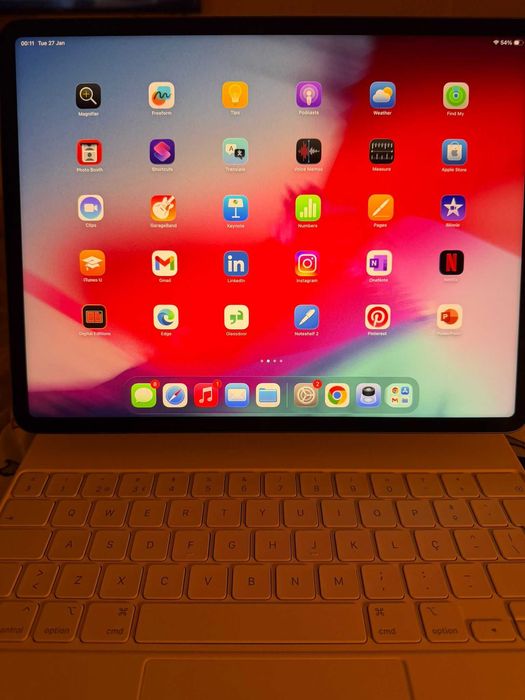 iPad Pro 12.9 5a geração 256GB, cinza escuro com Apple Magic Keyboard