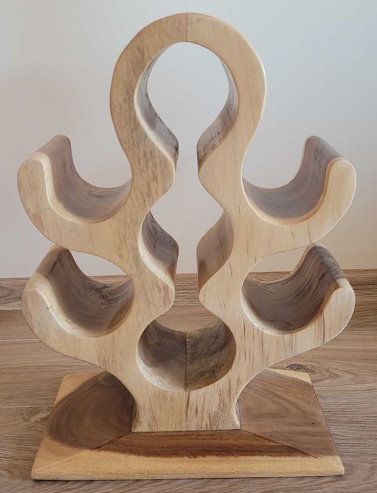 Tekowy stojak na wino.