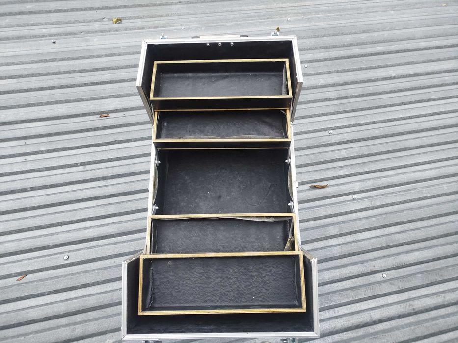 Kufer kosmetyczny masywny