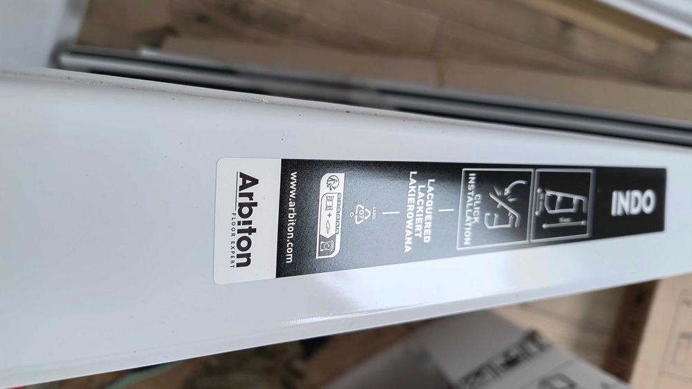 Panele podłogowe. Listwy przypodłogowe.