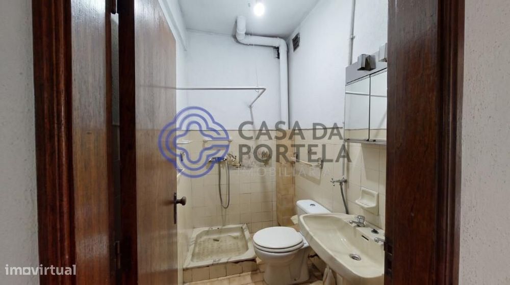 T3 em Viseu: Único no Prédio, Escada Privativa e Sótão Total. Ideal pa