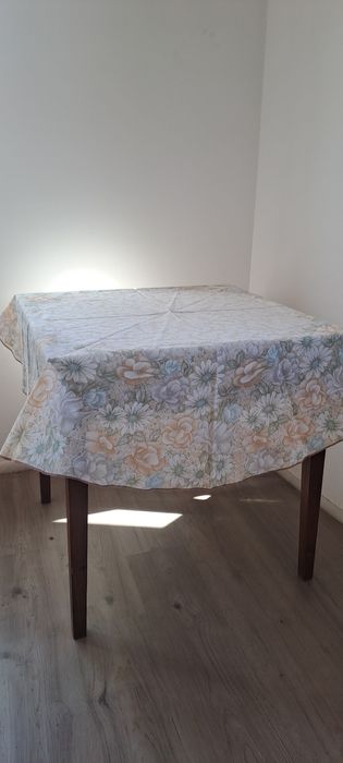 Toalha de mesa com 6 guardapos e 2 pegas, diametro 140cm