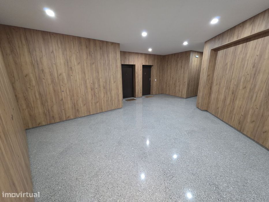 Vende-se T3 semi-novo com 1 ano de uso centro de Oliveira de Azeméis