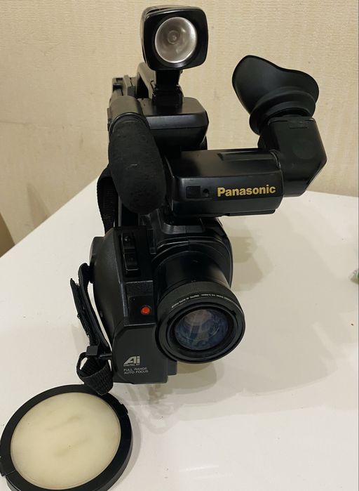 Відеокамера Panasonic M3000 з кейсом , підлягає ремонту