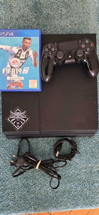 Konsola PS4 1TB + Kontroler V2 + Fifa 19