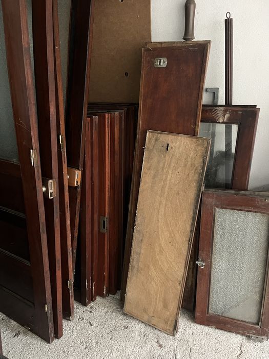 Janelas e portas variadas