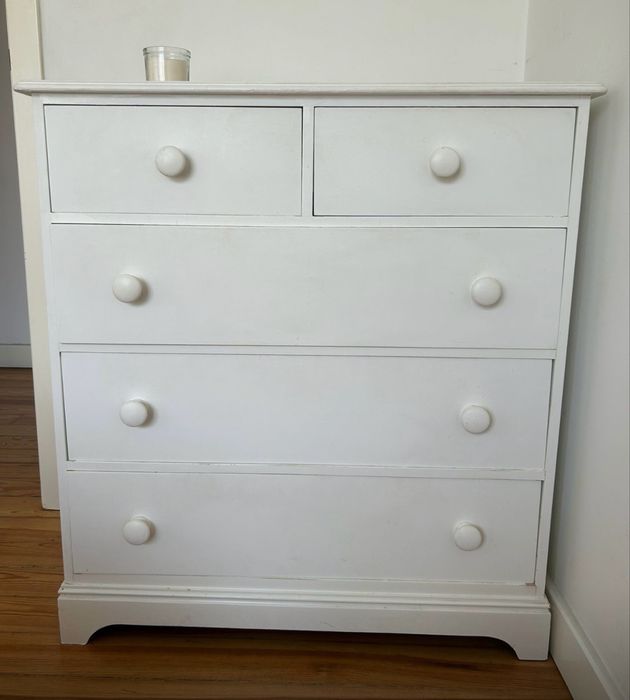 Móvel Cómoda com gavetas em bom estado (valor negociável)