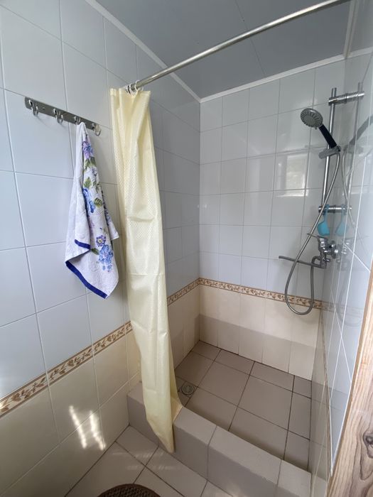 Оренда будинку/стоянки лодок з виходом в Київське море с.Страхолісся