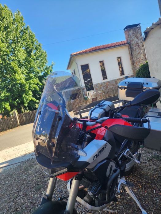 Aprilia tuareg como nova