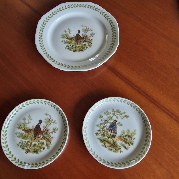 3 Pratos Vista alegre pintados á mão sobre aves