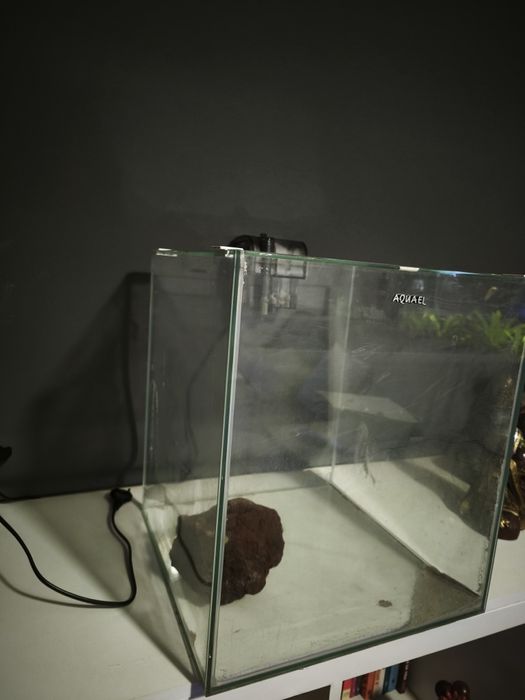 Vendo aquário em excelente estado