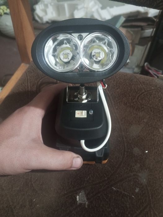 Ліхтар від акумулятора шуруповерта