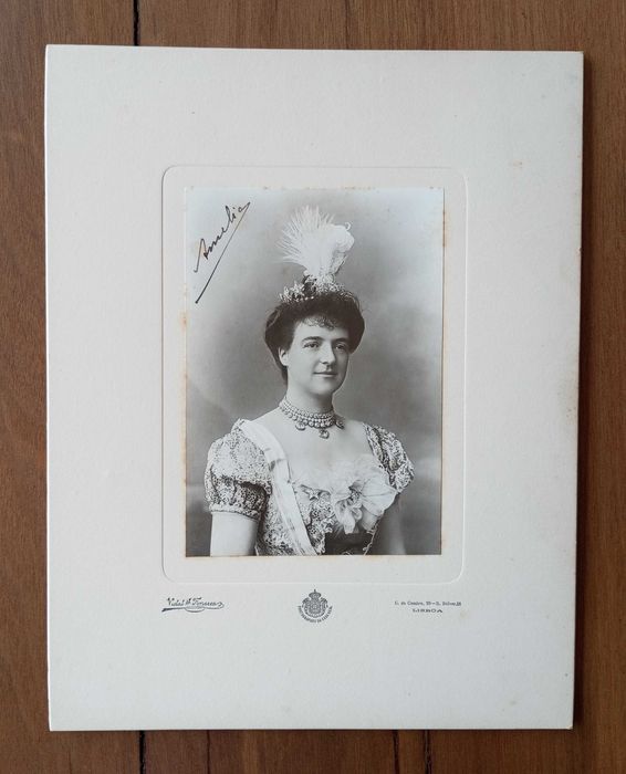 Antigo retrato da Rainha Dona Amélia fotografia sobre papel assinada