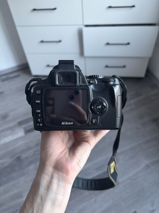 Зеркальный фотоаппарат Nikon D40 + объектив 18-55mm VR + сумка