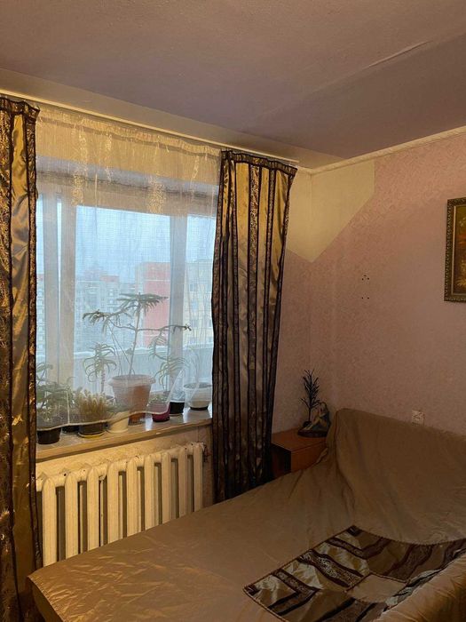 Продаж 2 кім. квартири по вул. Морозна