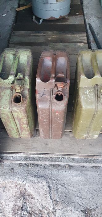 Продам канистру 20 л.