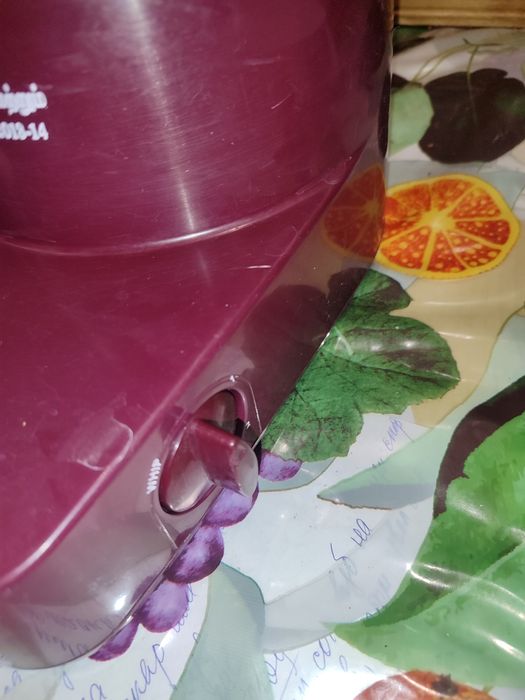 Блендером або міксером.