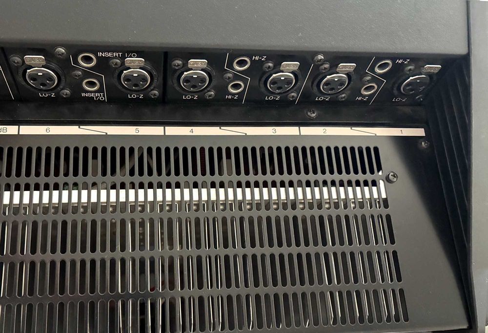 Mesa misturadora de som Yamaha EMX 2150 - Qtd. 1 Und.