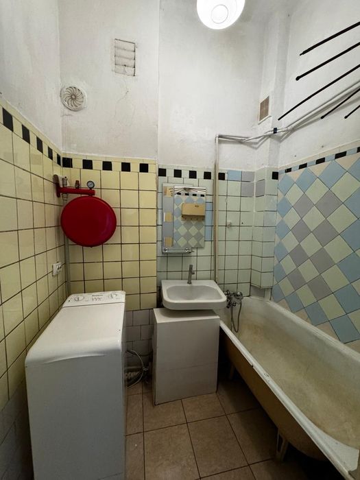 Продам 3-х кімнатну квартиру у центрі Дрогобича. - Більше