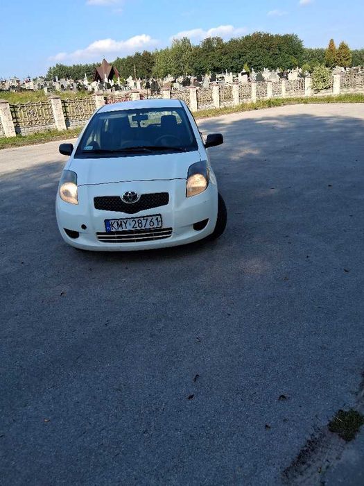 Toyota Yaris.   2008r   1.0