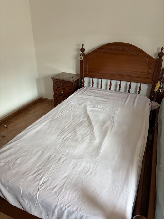 Cama de Corpo e Meio + Colchao (100x180)+ Mesa de Cabeceira