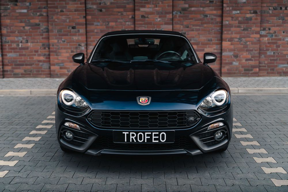 Abarth 124 Spider wynajem ( Cabrio, wypożyczalnia samochodów, wydech)