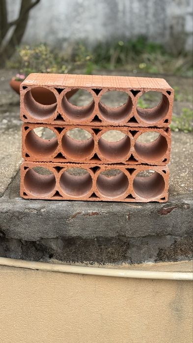 Garrafeira em tijolo de 4 garrafas