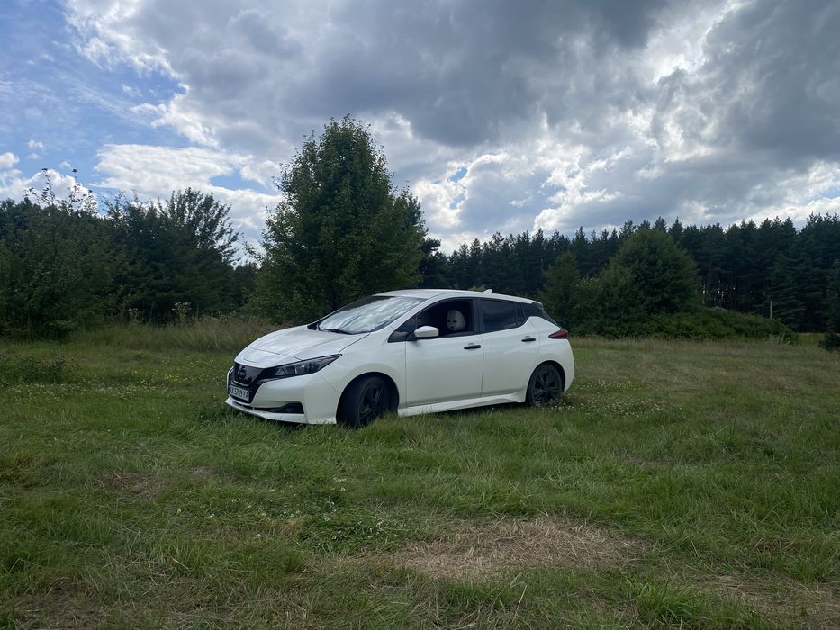 Продам Nissan Leaf