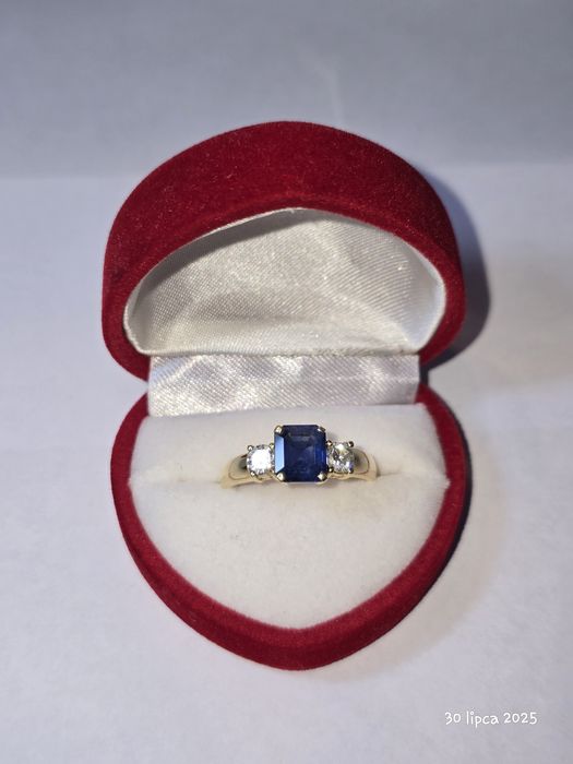 Pierścionek złoty, szafir, diamenty