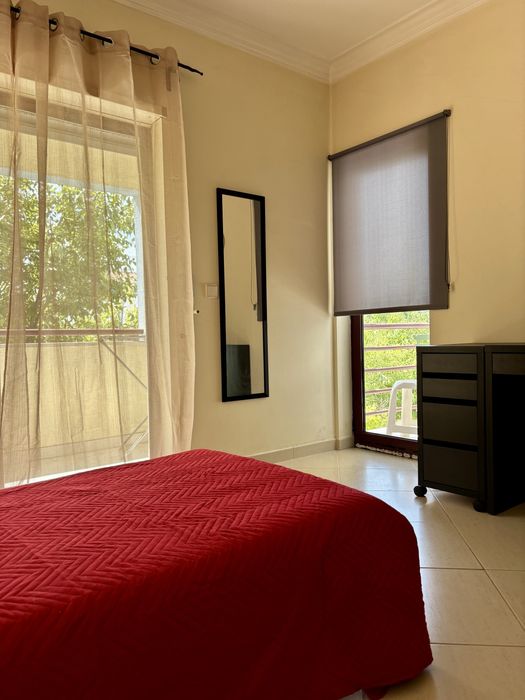 Quarto para estudantes junto à Egas Moniz, à CUF e à FCT