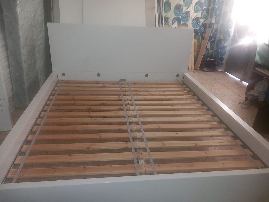 Cama de casal 180 por 2 metros de comprimento
