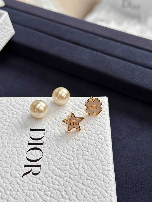 Stylowe kolczyki z perłami Dior